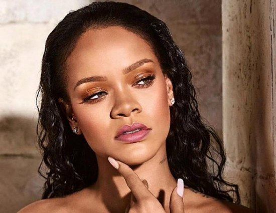 Певица Рианна зарегистрировала новую марку Fenty Skin